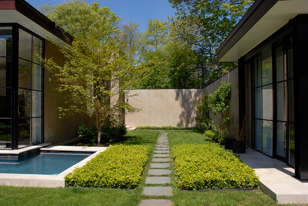 Michael Haverland East Hampton Home Courtyard