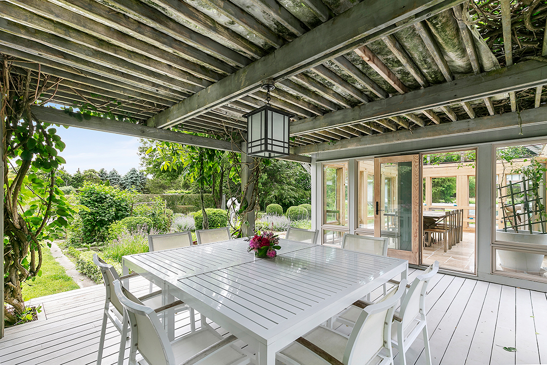 East Hampton Home Outdoor Dining Space