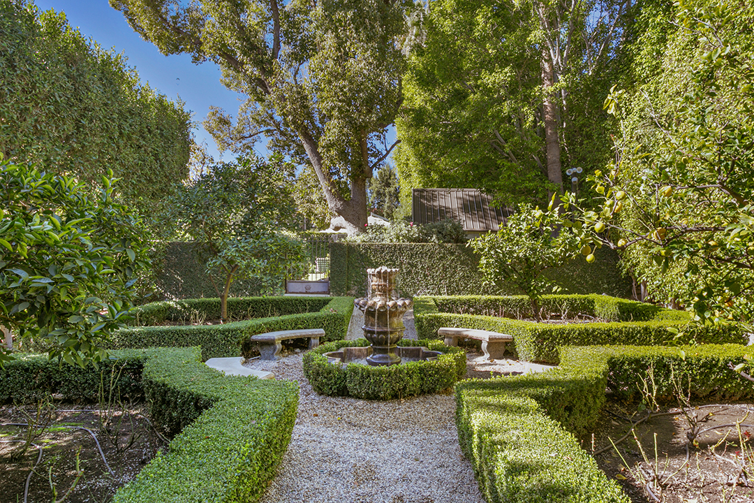 Showrunner Shonda Rhimes Lists Dramatically Renovated La Mansion Garden