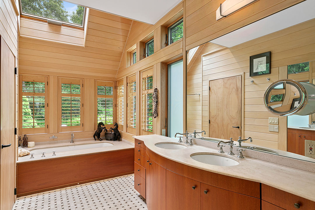 East Hampton Home Bathroom