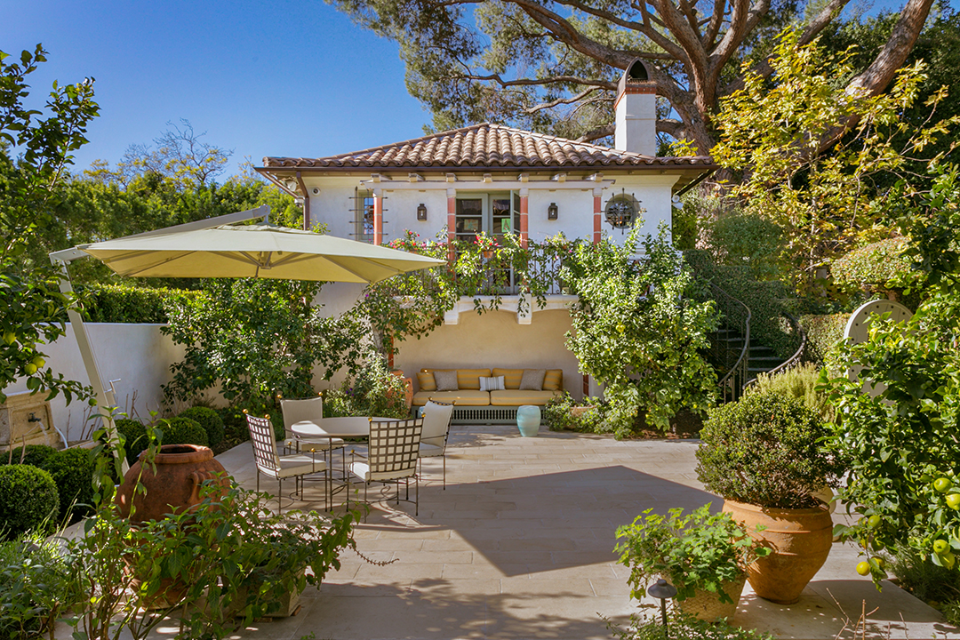 Showrunner Shonda Rhimes Lists Dramatically Renovated La Mansion Guest House