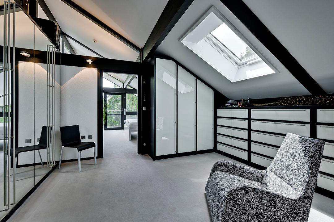 Antonio Banderas Seeks 3m For Prefab Home In The English Countryside Dressing Area