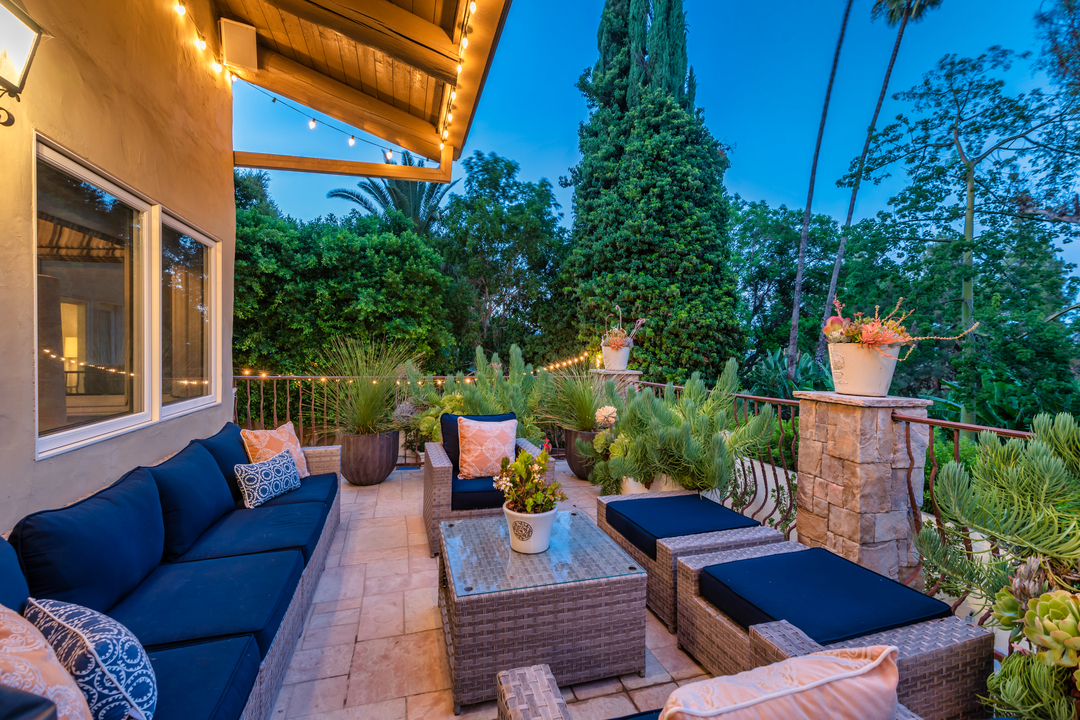 Nick Vanessa Lachey Former Encino Home Balcony Seating