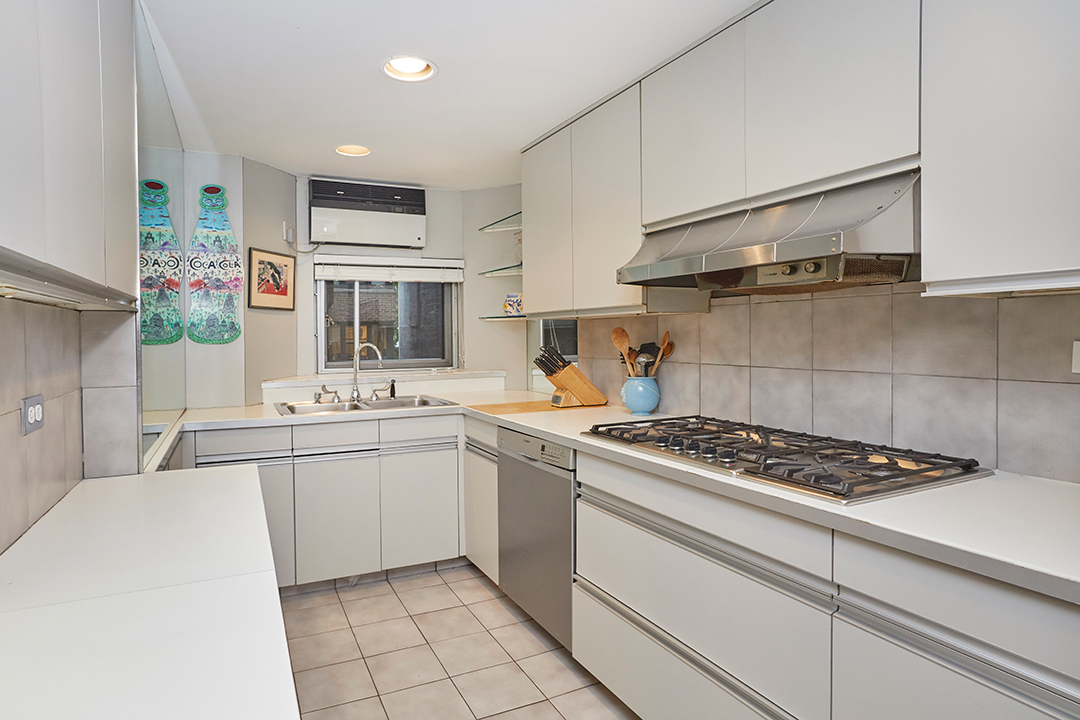 Gloria Vanderbilt Beekman Place Apartment Kitchen