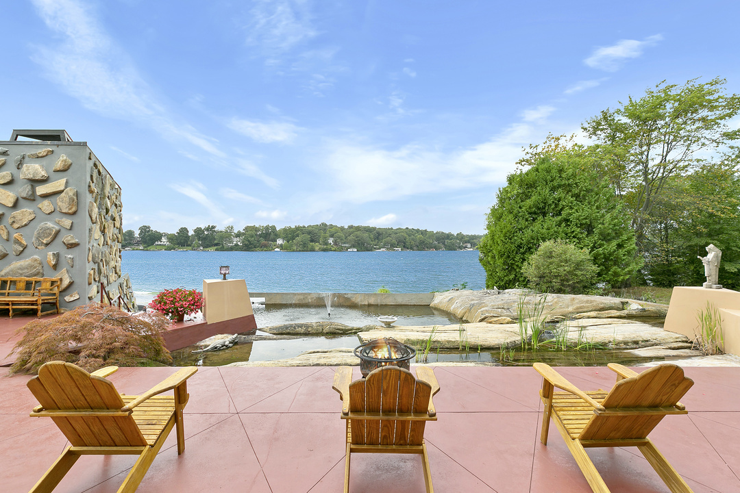 Frank Lloyd Wright Lake Mahopac Home Deck