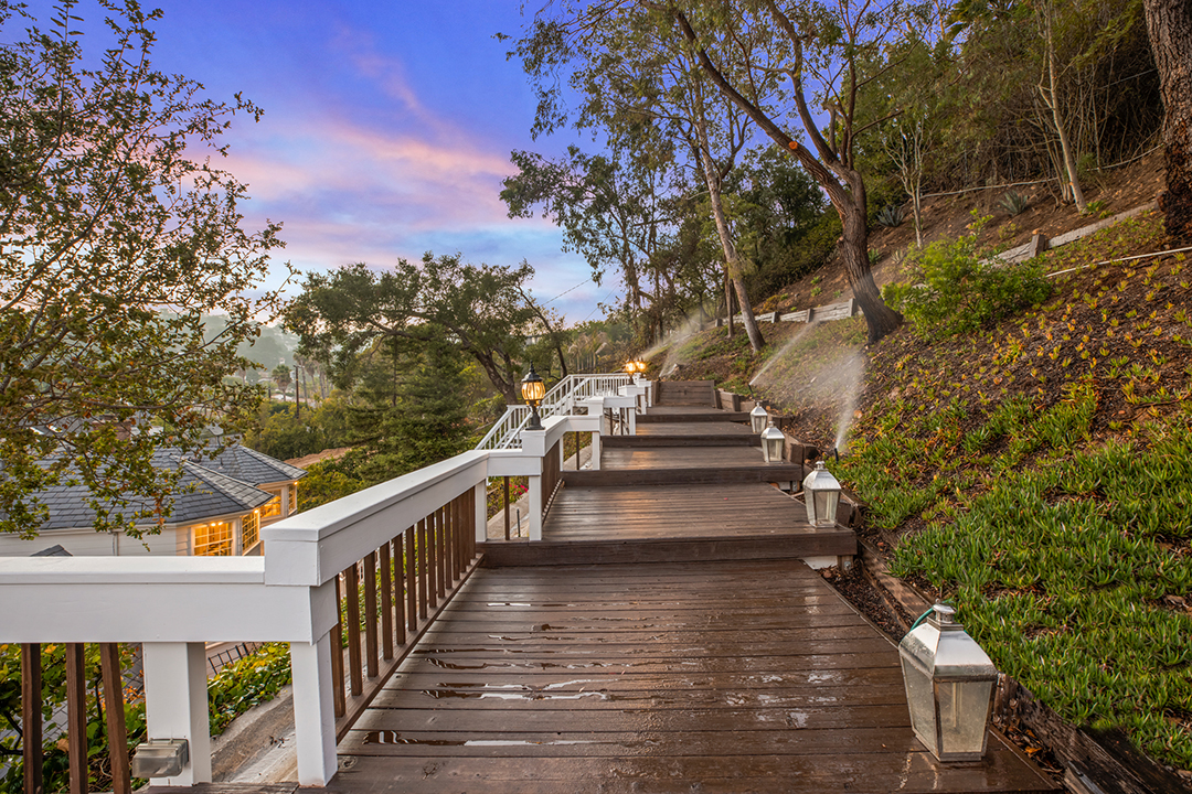 Gwyneth Paltrow Los Angeles Childhood Home Deck Views
