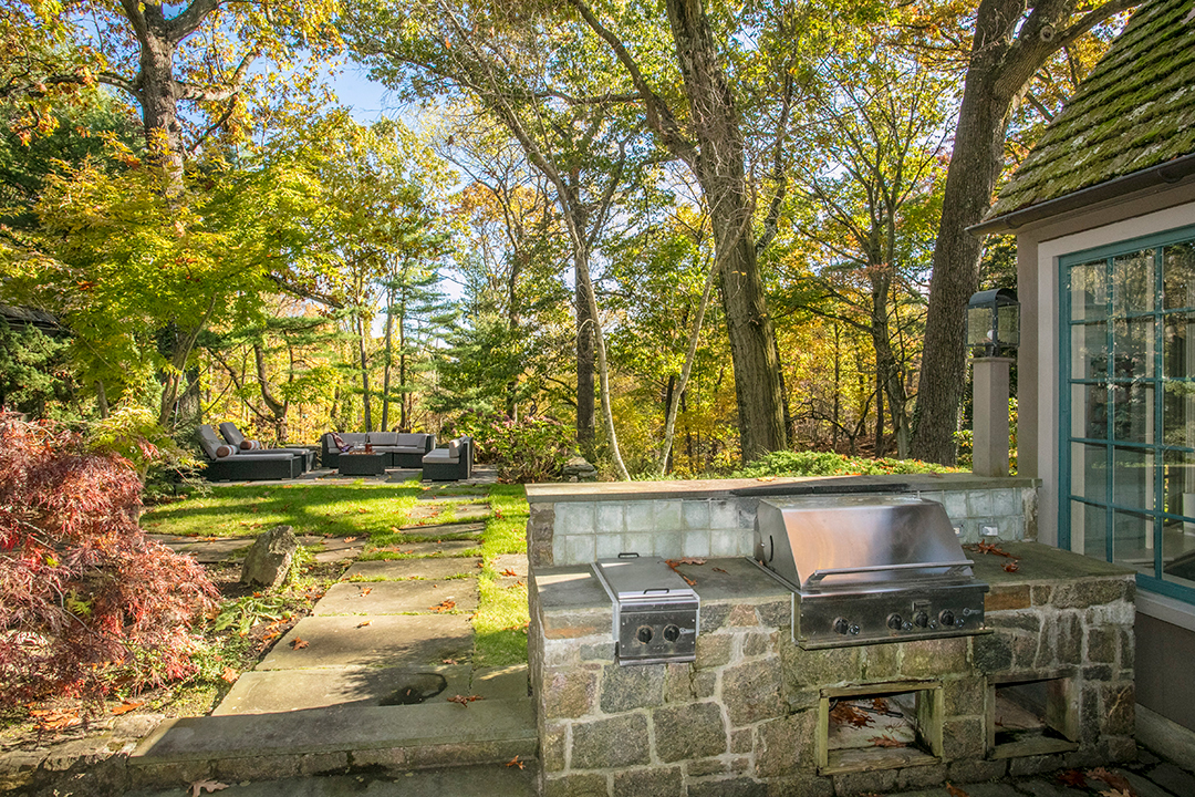 Mamaroneck Home Built For A Famous Nyc Schaefer Beer Brewer Seeks 4m Grill