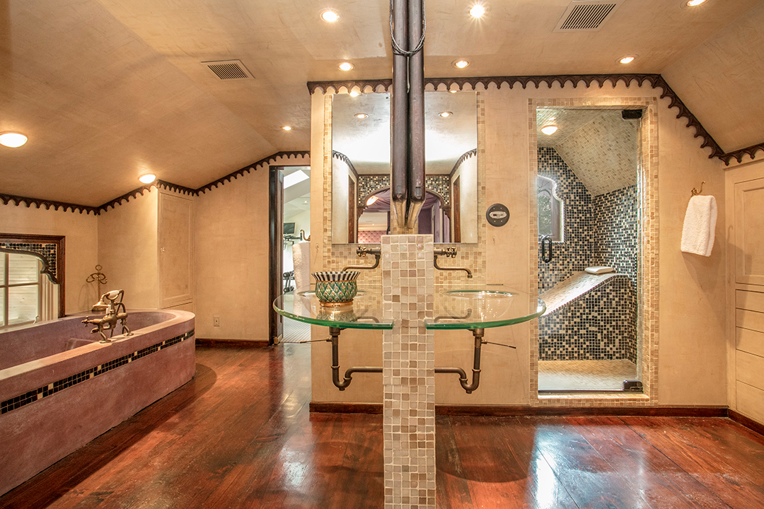 Mamaroneck Home Built For A Famous Nyc Schaefer Beer Brewer Seeks 4m Bathroom