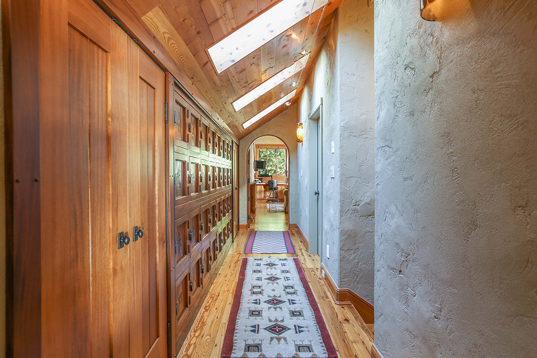 Oprah Winfrey Sells Dreamy Waterfront Estate On Orcas Island For 14m Hallway