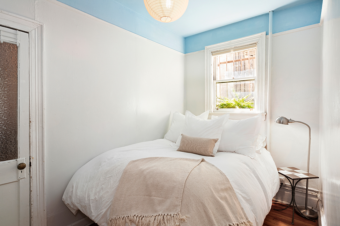 The Nyc Home And Art Studio Of Late Abstract Expressionist Jay Rosenblum Lists Bedroom