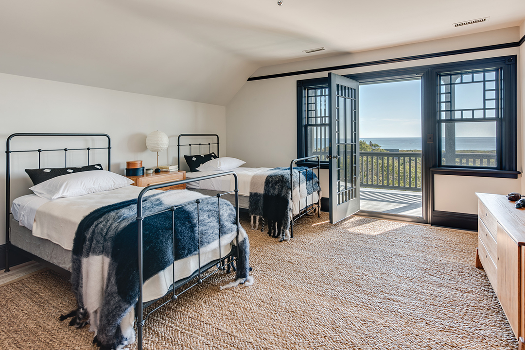 Seven Sisters 153 Deforest Road Montauk Twin Bed