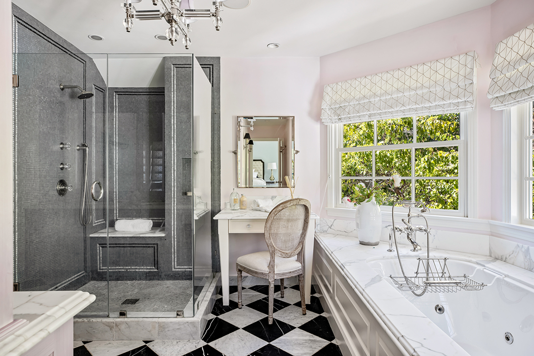Gwyneth Paltrow Los Angeles Childhood Home Master Bathroom