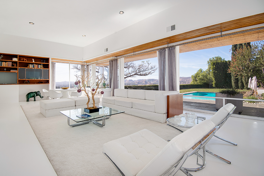 Frank Sinatras Iconic Former La Home Dubbed Byrdview Wants 21 5m Living Room
