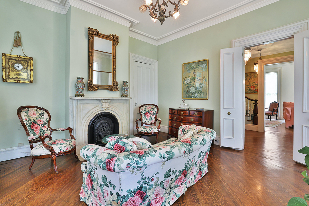 Actress Arlene Dahl And Designer Marc Rosen List Longtime Hudson Valley Weekend Home Parlor B