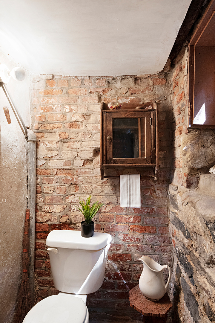 The Nyc Home And Art Studio Of Late Abstract Expressionist Jay Rosenblum Lists Bathroom