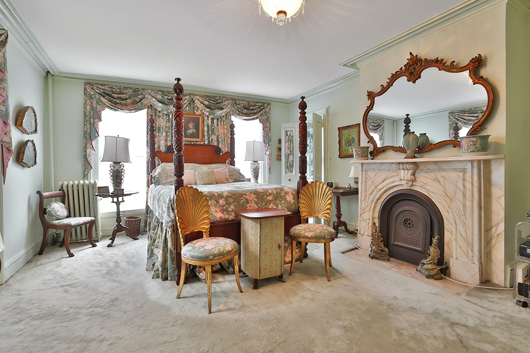 Actress Arlene Dahl And Designer Marc Rosen List Longtime Hudson Valley Weekend Home Bedroom B