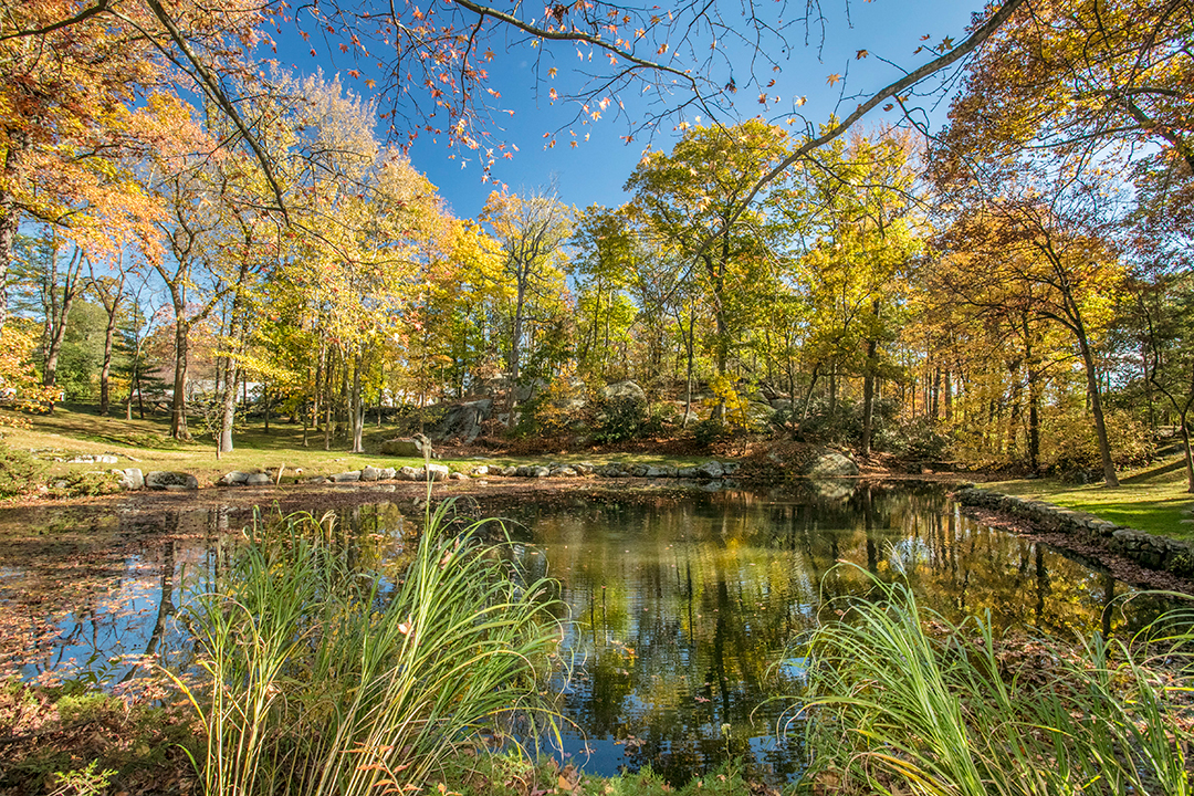 Mamaroneck Home Built For A Famous Nyc Schaefer Beer Brewer Seeks 4m Pond