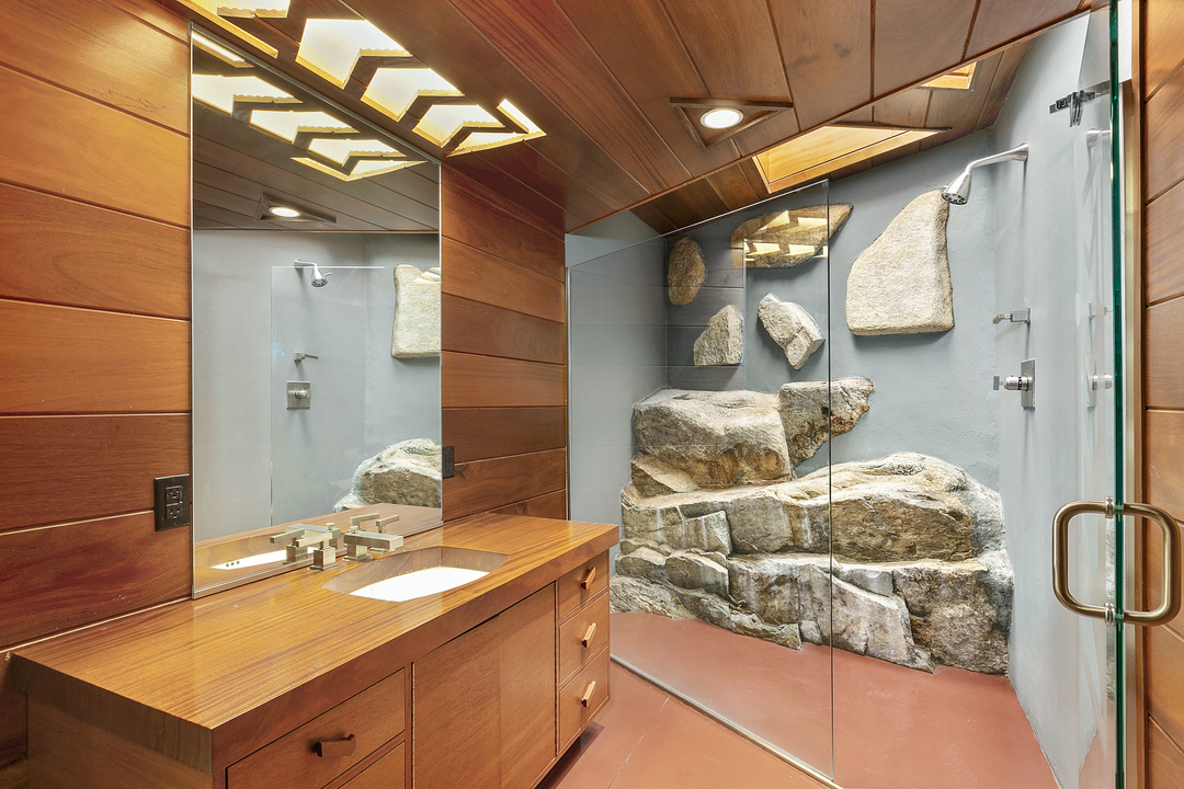 Frank Lloyd Wright Lake Mahopac Home Bathroom