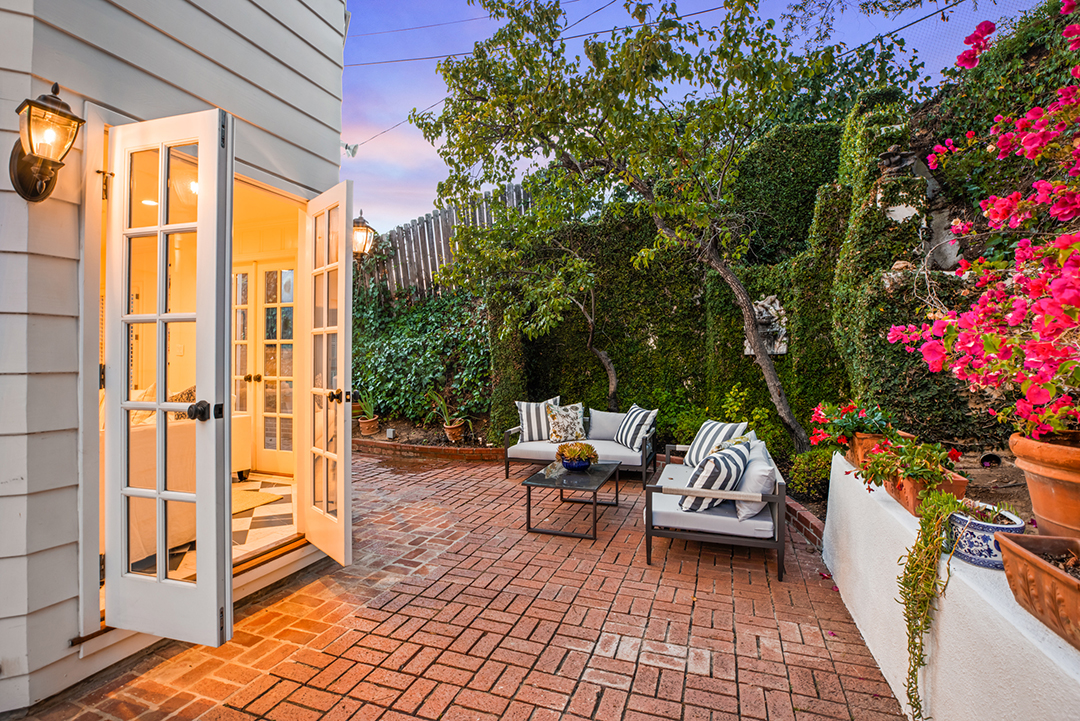Gwyneth Paltrow Los Angeles Childhood Home Patio