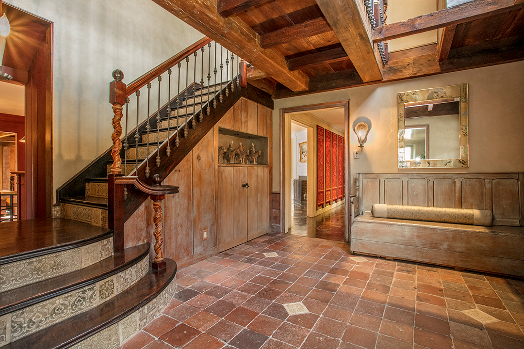 Mamaroneck Home Built For A Famous Nyc Schaefer Beer Brewer Seeks 4m Stairs