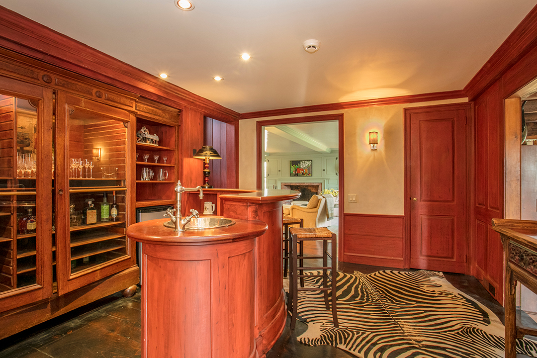 Mamaroneck Home Built For A Famous Nyc Schaefer Beer Brewer Seeks 4m Wetbar2