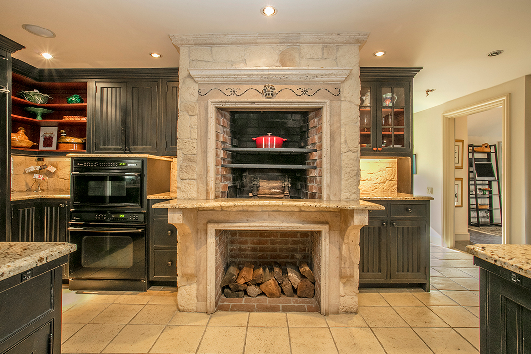 Mamaroneck Home Built For A Famous Nyc Schaefer Beer Brewer Seeks 4m Kitchen Fireplace