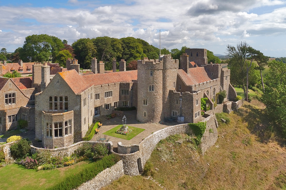 Medieval Kent Castle In England With Views All The Way To France Asks 11m Exterior C