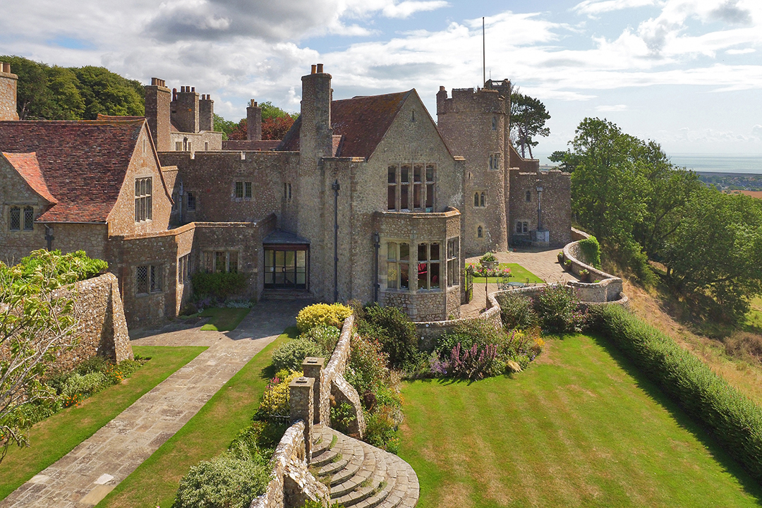 Medieval Kent Castle In England With Views All The Way To France Asks 11m Gardens