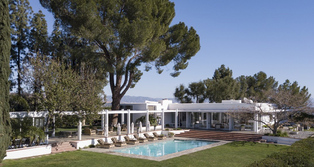 Frank Sinatras Iconic Former La Home Dubbed Byrdview Wants 21 5m Exterior