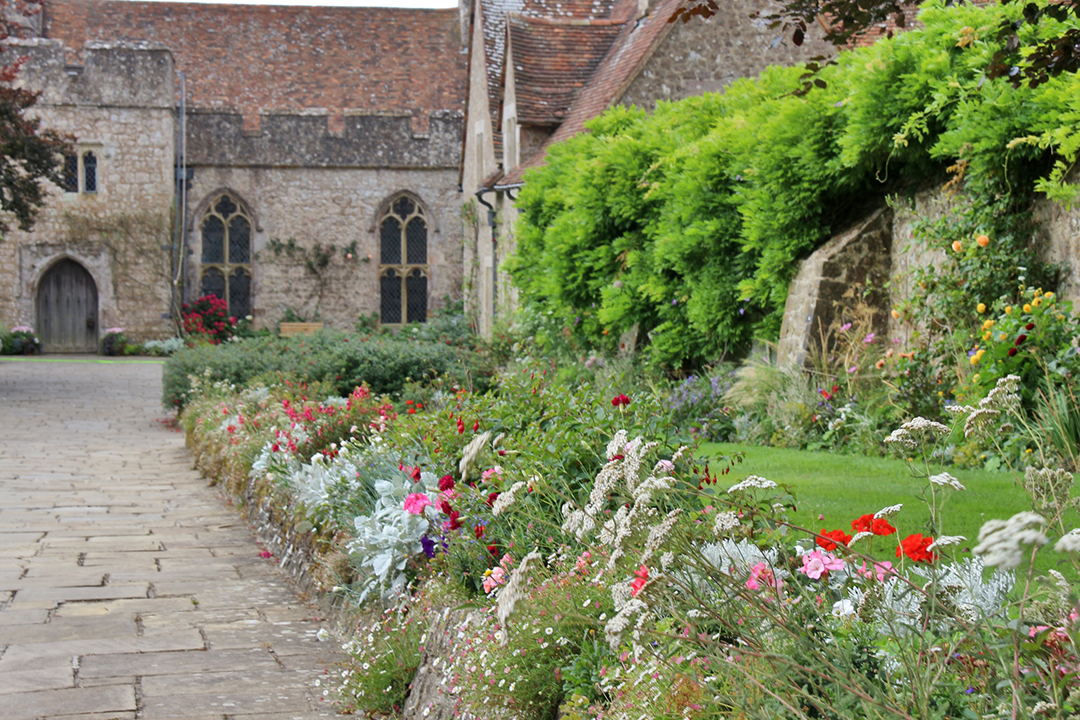 Medieval Kent Castle In England With Views All The Way To France Asks 11m Gardens F