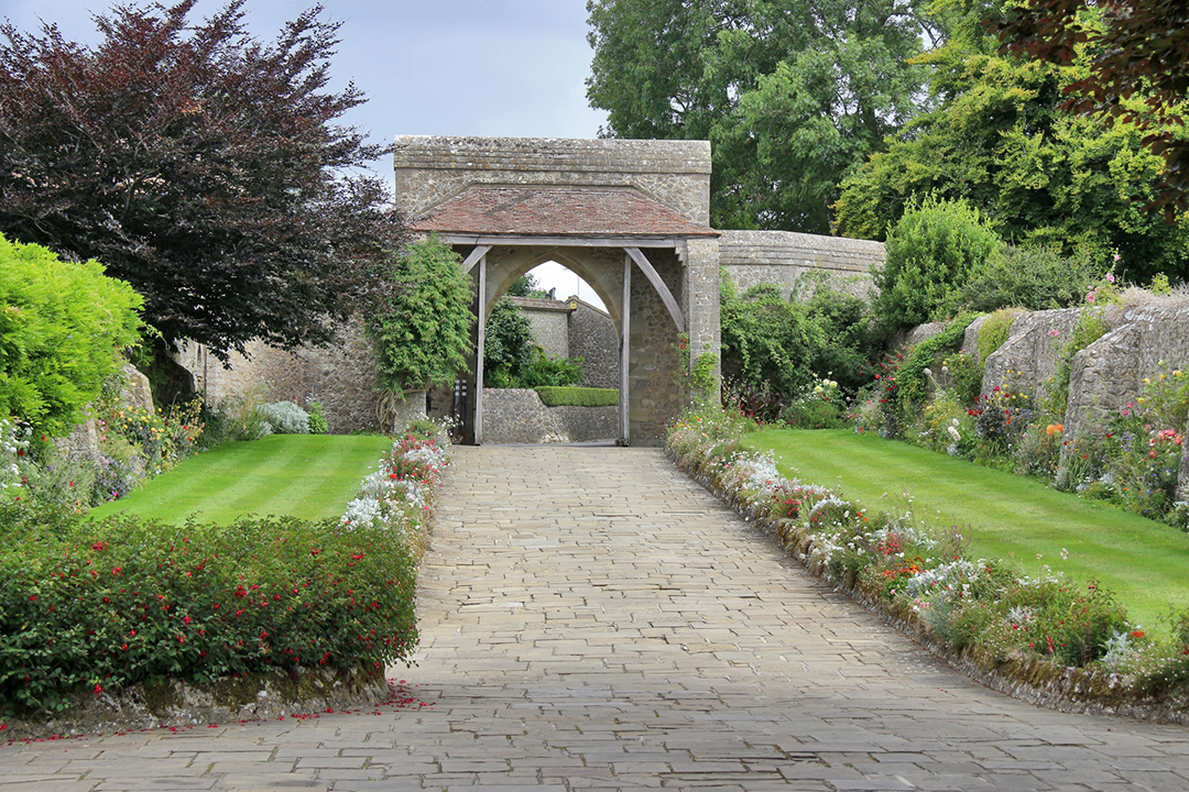 Medieval Kent Castle In England With Views All The Way To France Asks 11m Walkway