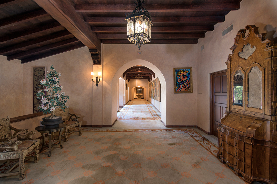 Las Iconic Hearst Estate Where Jfk And Jackie Honeymooned Just Sold At Auction Hallway B Photo By Jim Bartsch