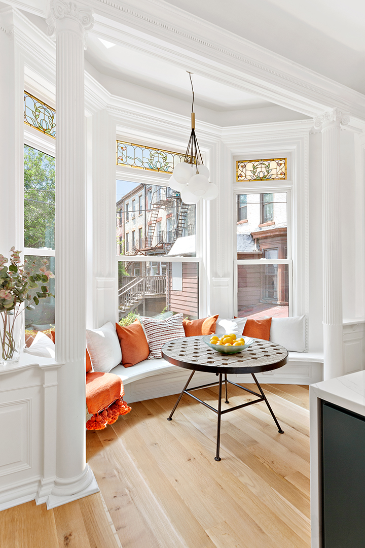 Nyc Doctors Row Townhouse Breakfast Table