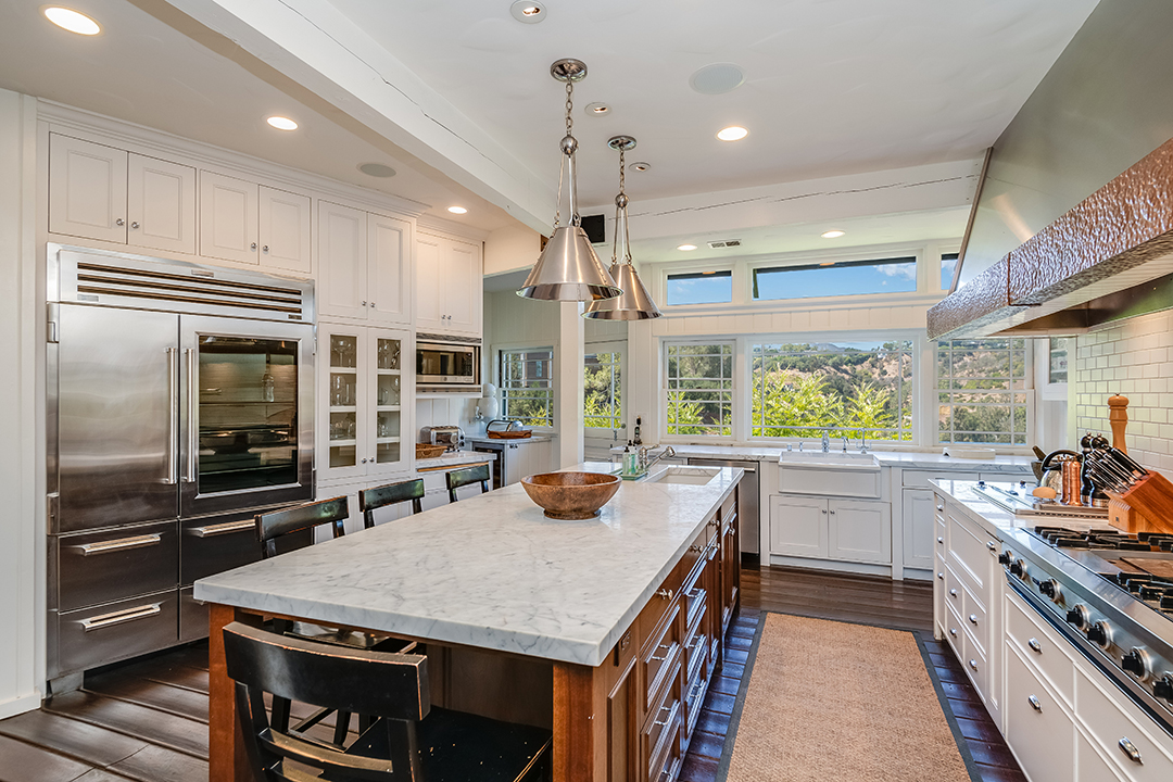 Brooke Shields Asks 8 2m For Rustic Pacific Palisades Home Kitchen