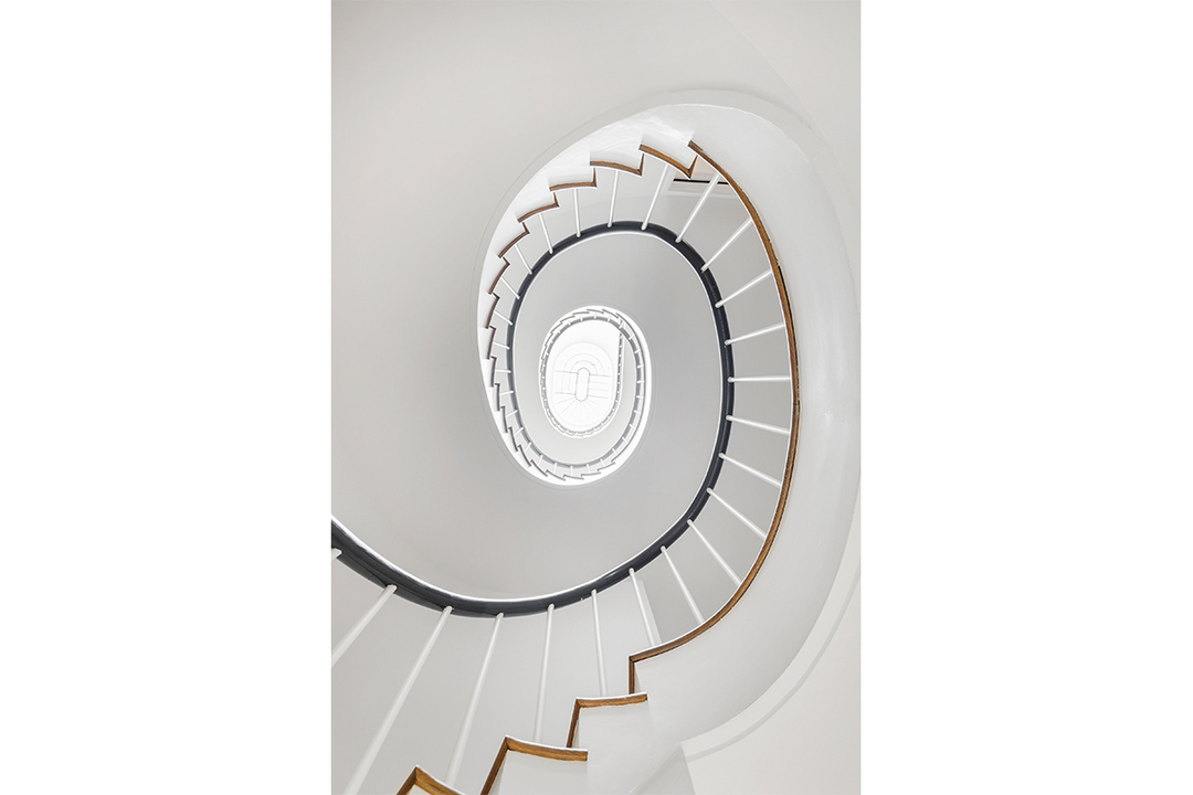 Im Pei Manhattan Townhouse Sells White Spiral Stair Skylight