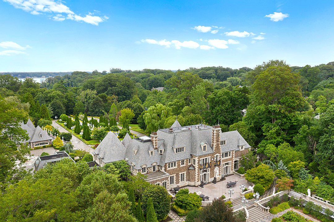 Gatsby Style Abounds A This 55m Great Neck Mansion Back Facade