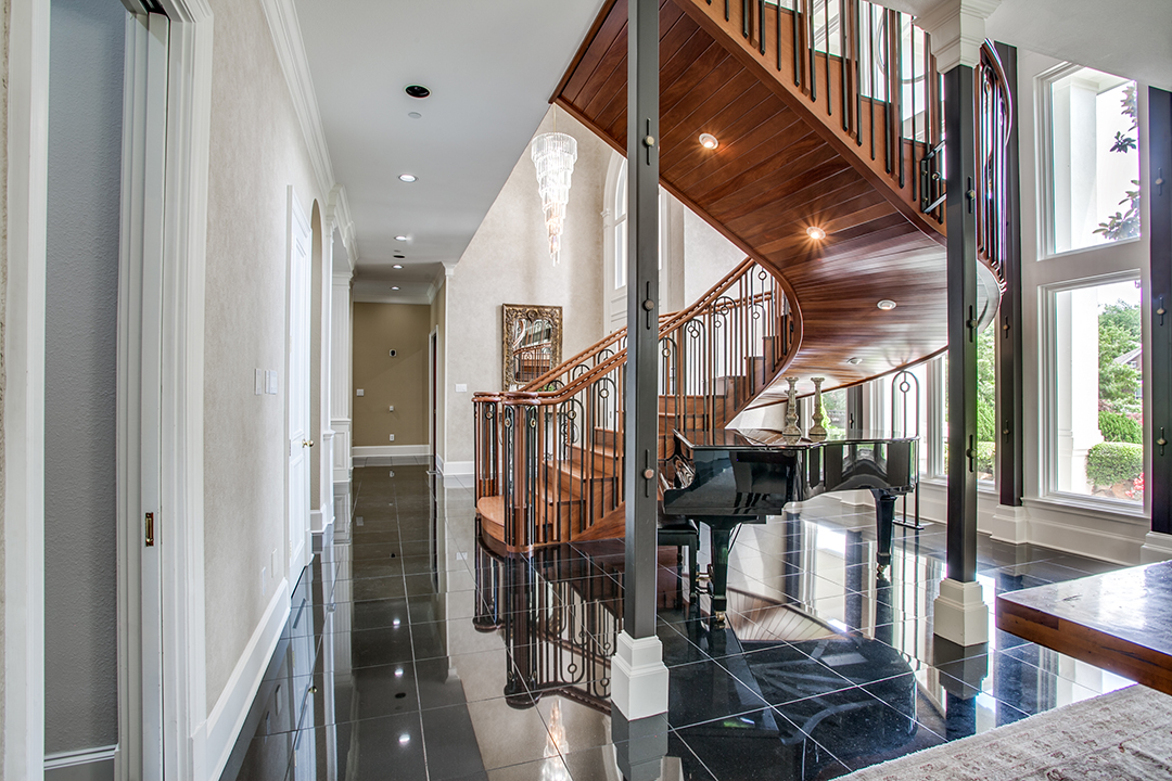 Nfl Hall Of Famer Emmitt Smith Puts The Dallas Home He Built On The Market Stairs