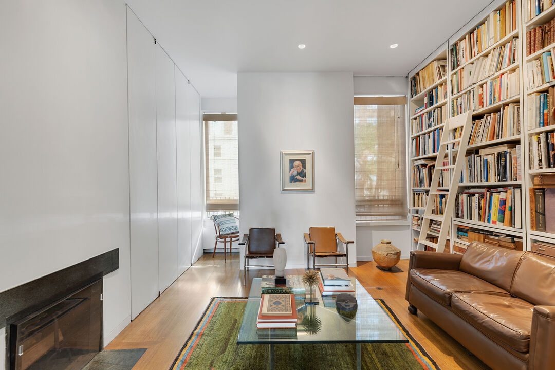 Im Pei Manhattan Townhouse Sells Bookshelves