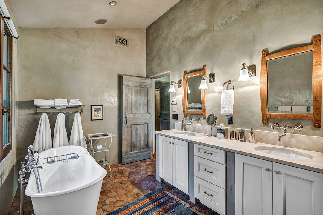 2020 Lawndale Road Kenwood California Master Bathroom