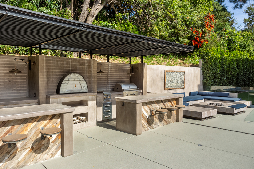 Kelly Clarkson Sells Encino Los Angeles Home Outdoor Kitchen