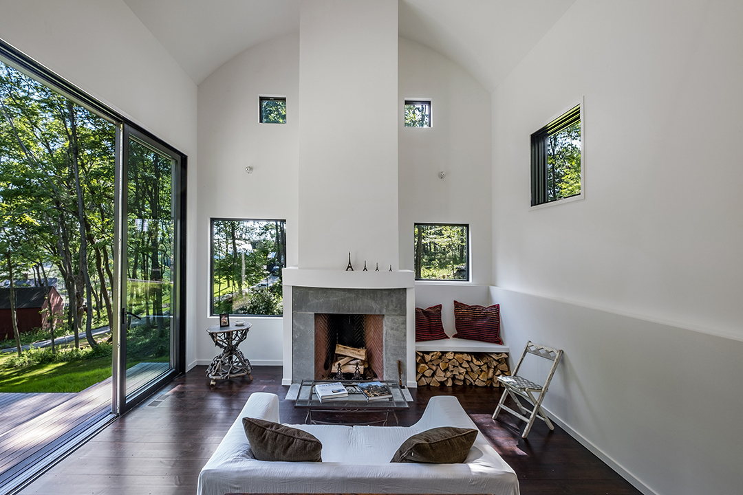 Connecticut Contemporary Overlooking A Wildlife Sanctuary Asks 2 2m Living Room