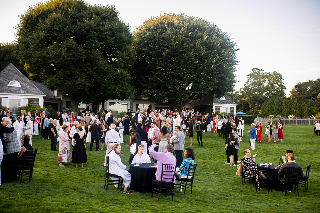 Guild Hall Summer Gala People Gathered On The Lawn