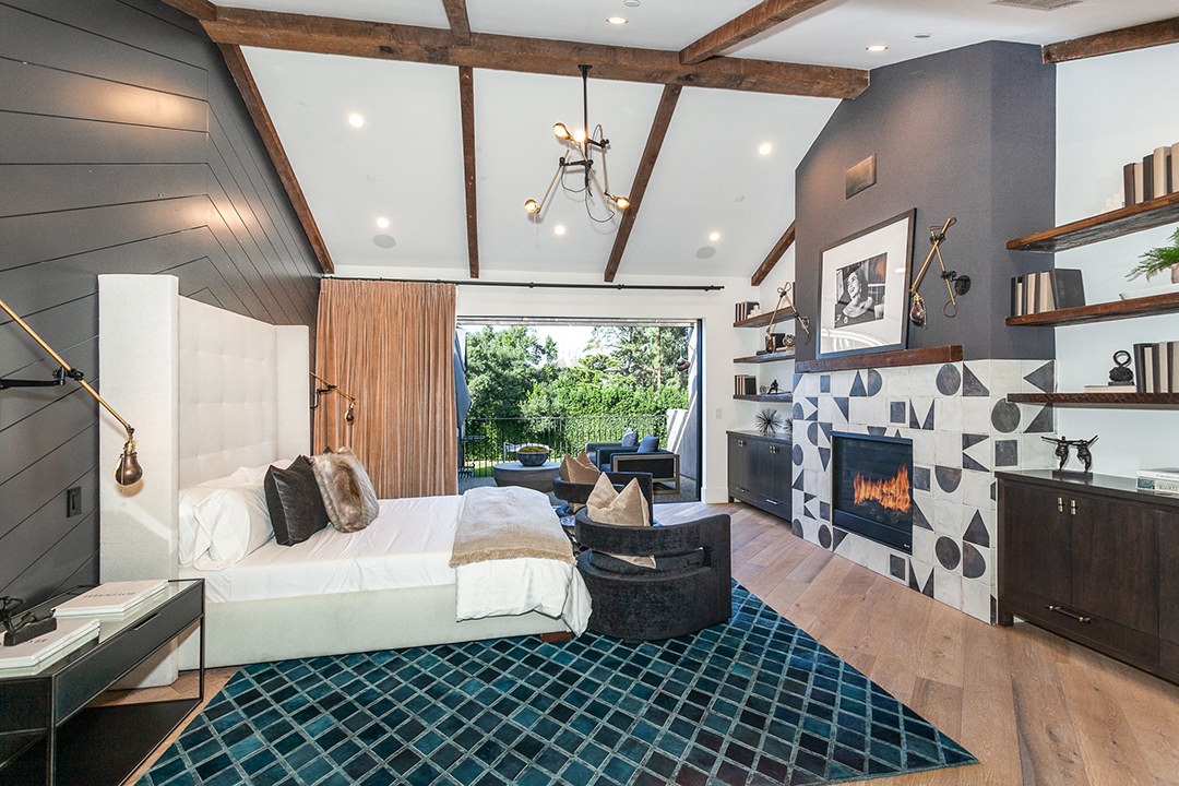 Kelly Clarkson Parts Ways With Her Custom Built Modern Farmhouse In Encino Bedroom