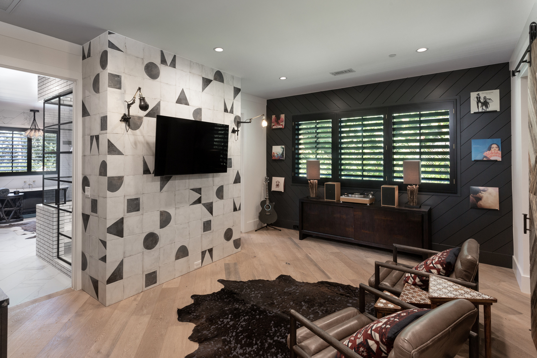 Kelly Clarkson Sells Encino Los Angeles Home Tv Room