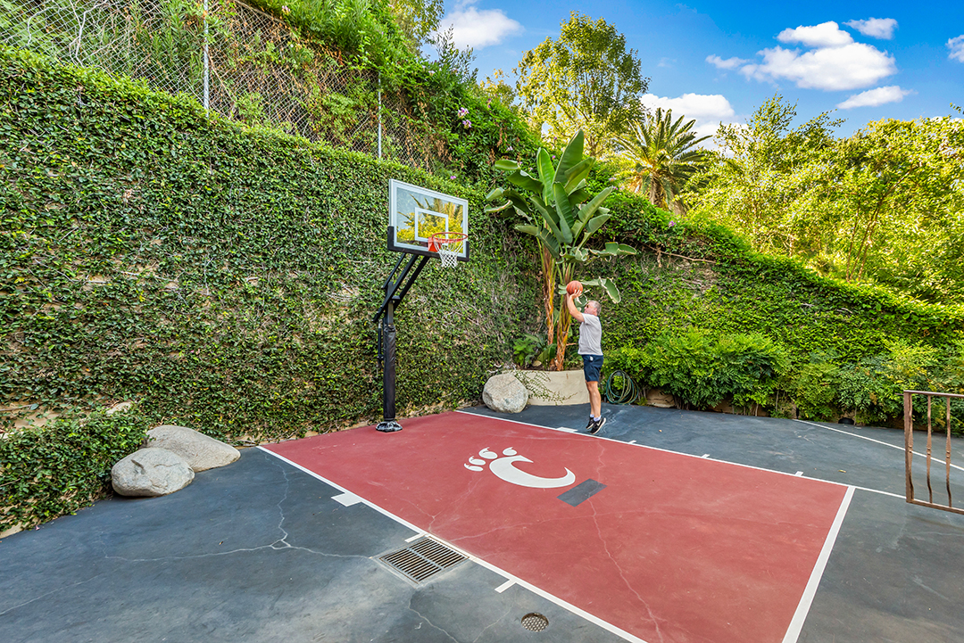 Nick And Vanessa Lacheys Former Encino Mansion Asks 6m Basketball