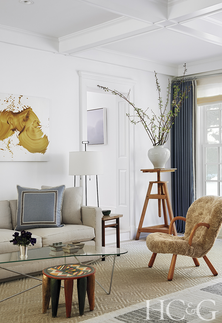 living room design: antique furniture, neutral furnishings