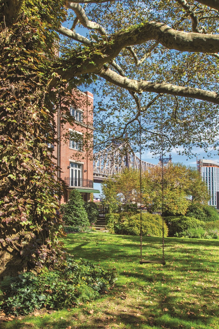 Im Pei Manhattan Townhouse Sells Backyard