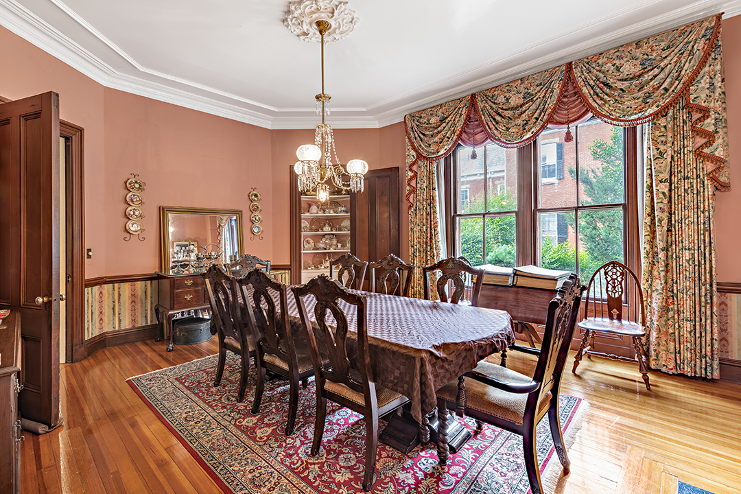 Newport Victorian Now Operating As An Inn Lists Near The Cliff Walk Dining