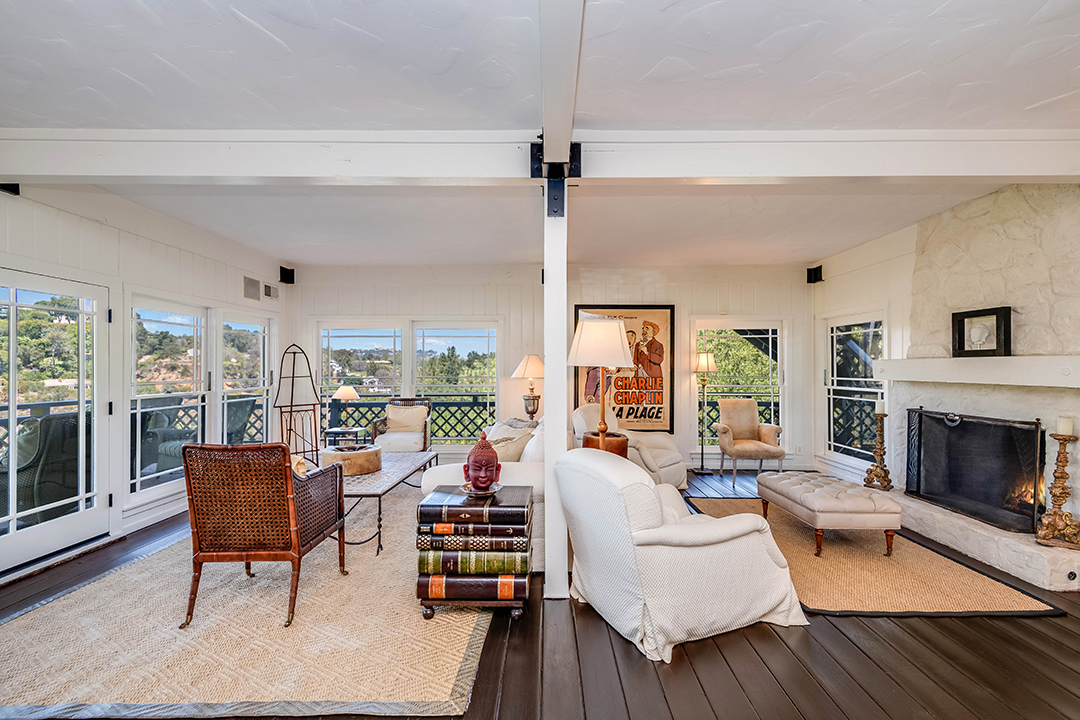 Brooke Shields Asks 8 2m For Rustic Pacific Palisades Home Living Room
