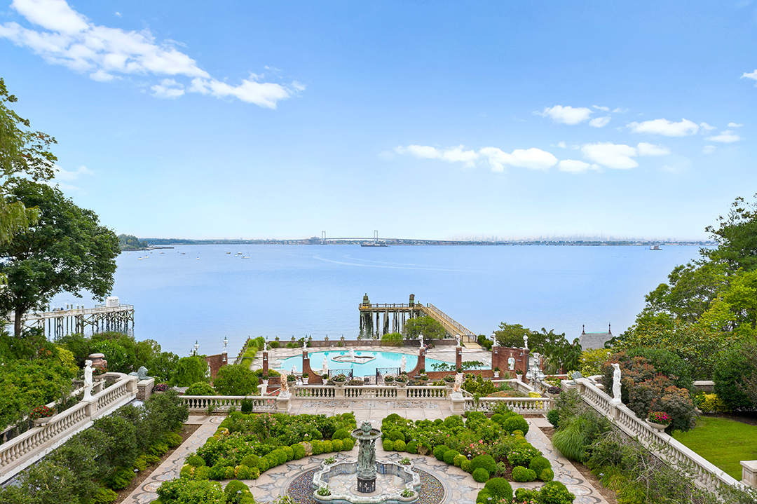 Gatsby Style Abounds A This 55m Great Neck Mansion Back